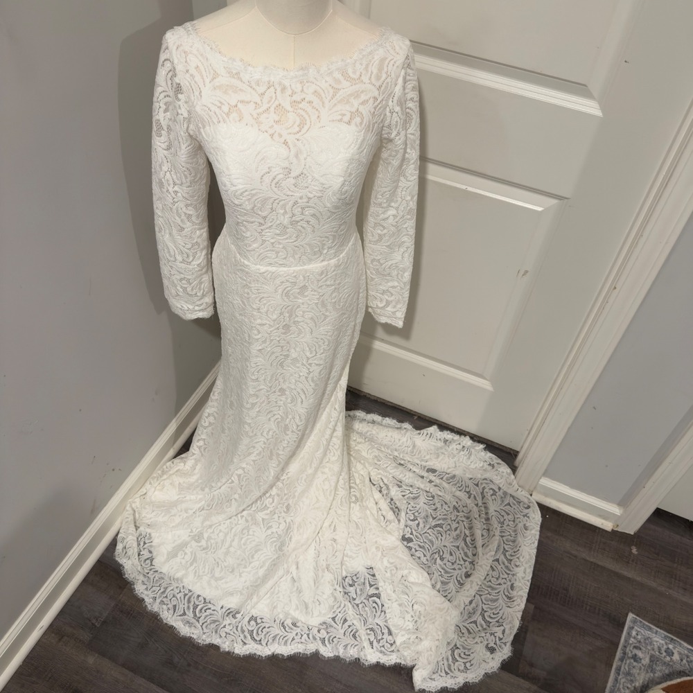 NWT Gorgeous Soft White Lace Long Sleeve Open Back Wedding Dress with Train - Picture 2 of 15